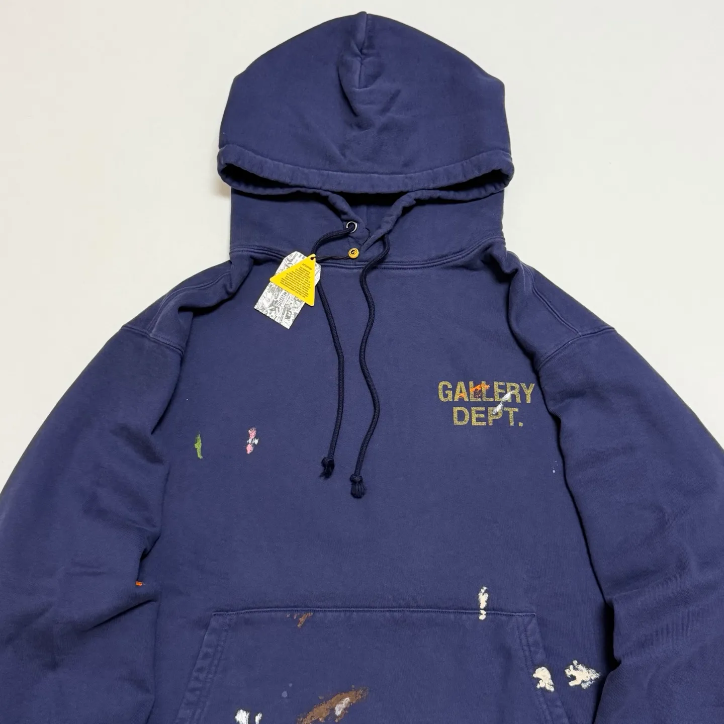 GALLERY DEPT. PAINT LOGO HOODIE/Vintage Navy Purple English graffiti distressed hoodie Purple S-XL Front panel GD ENGLISH logo Enlarged back logo Ready-to-wear belt printed with wash and distressed Made with faded distressed texture There is "Art on Display" pattern patch on the cuffs All painted by old craftsmen with splashes of ink Original mold opening Fabric custom woven and dyed Perfect reproduction of the correct version
